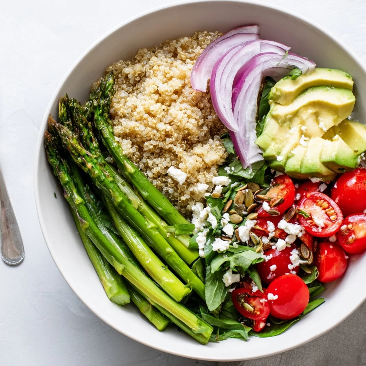 Quinoa und Spargel Bowl